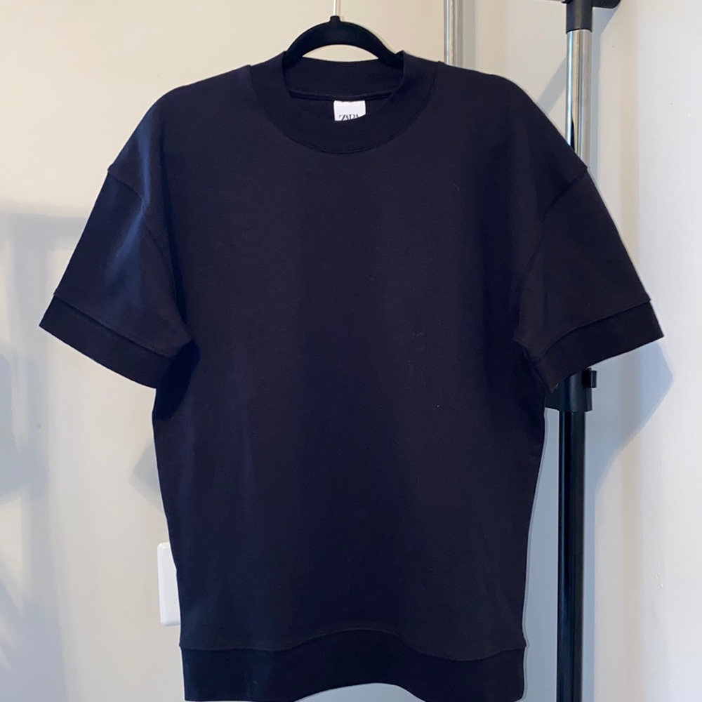 Black crewneck zara tshirt
